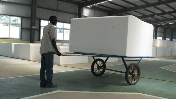 Polyurethan-Schaumspritzanlage Hochdruck PU-Schäummachine mit einer Schäumhöhe von 1,0-1,25 m