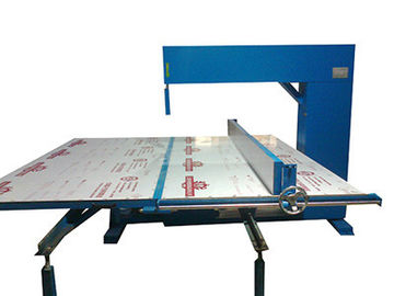 Manuelle Vertikale CNC-Router-Schaum-Ausschnitt-Ausrüstung 1.74KW für quadratisches Schaum-Blockschneiden